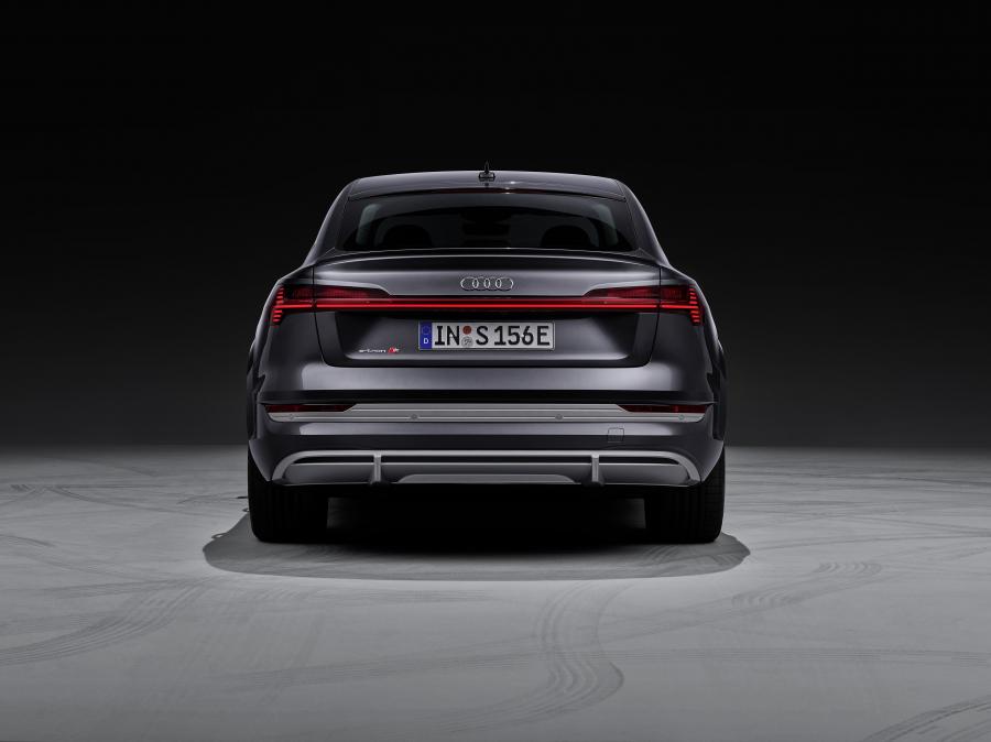  Audi e-tron S Sportback 2020 года  (WW) (фото 45 из 77)
